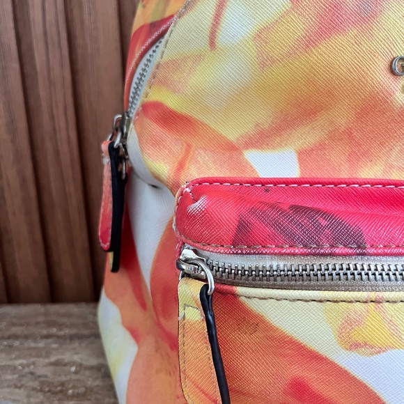 GUESS Women's Take A Dive Floral Backpack
Adjustable backpack straps - Picture 15 of 15